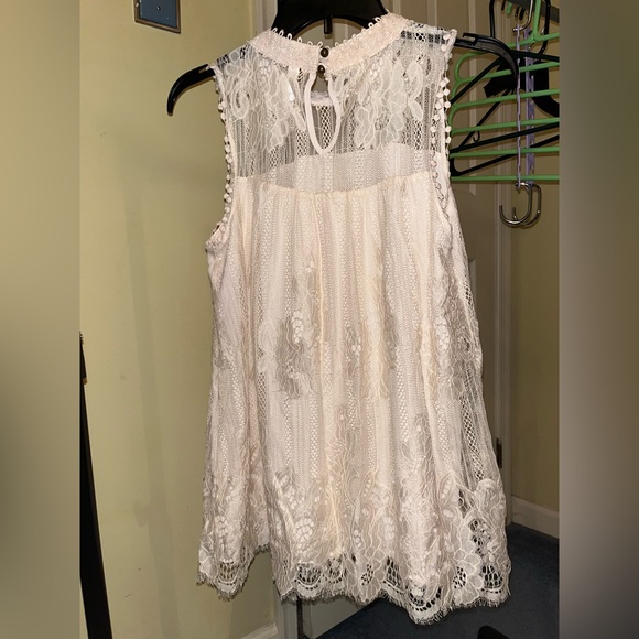 Women’s Lace Top- **NEVER WORN** - Picture 3 of 5